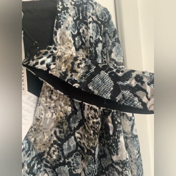 Alice + Olivia ‘Luba’ snake print silk-blend blouse with detachable collar - Picture 8 of 12